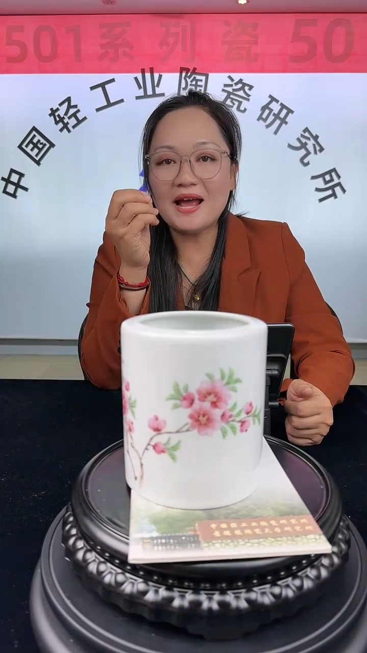 摆件水点桃花文房笔筒