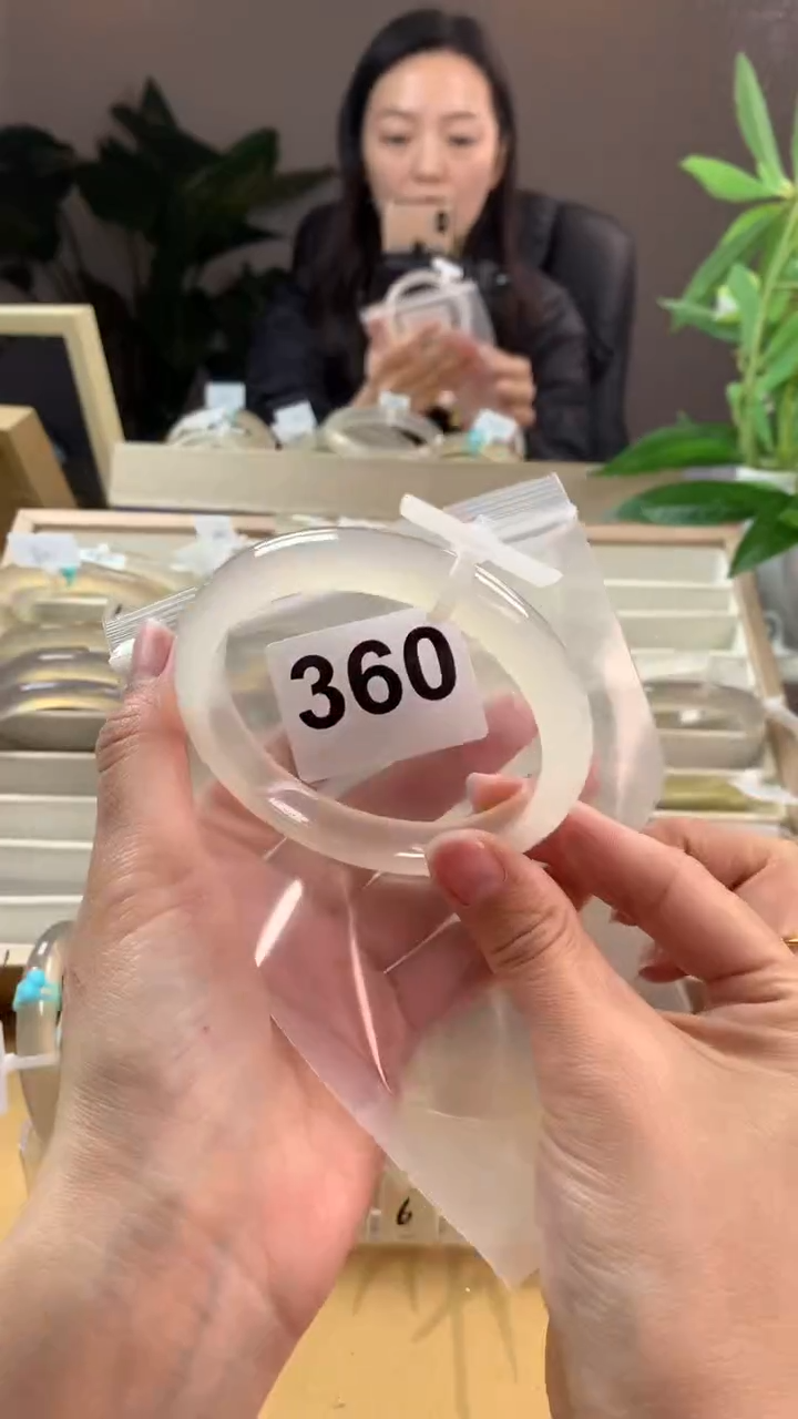 【闪购商品】玛瑙/玉髓手镯未镶嵌360