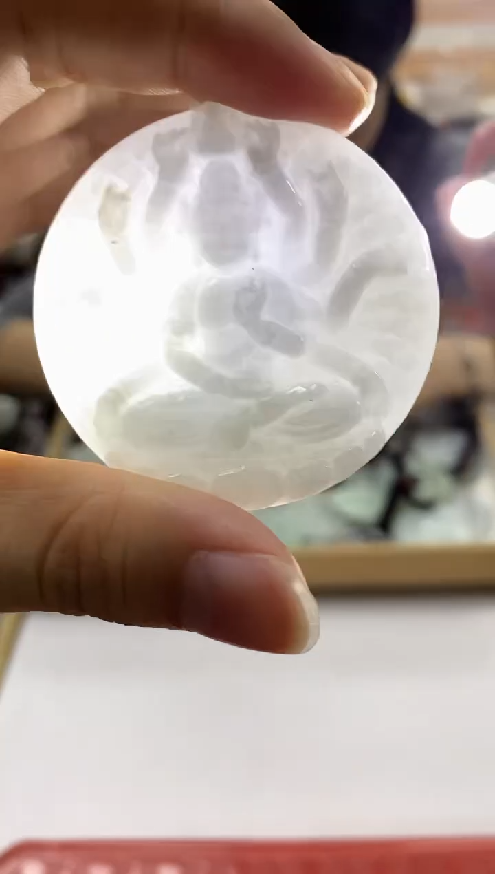 颈饰未镶嵌翡翠千手观音牌