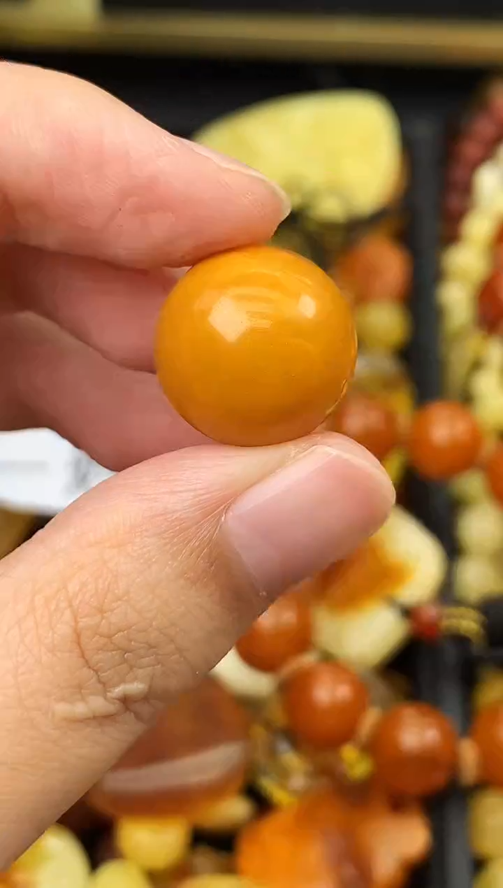未镶嵌琥珀珠宝奇石70