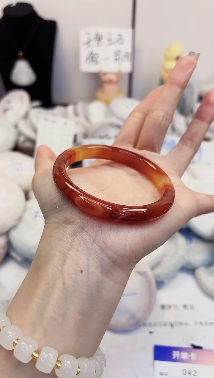 【闪购商品】石英质玉手镯未镶嵌42-玛瑙-圈口58