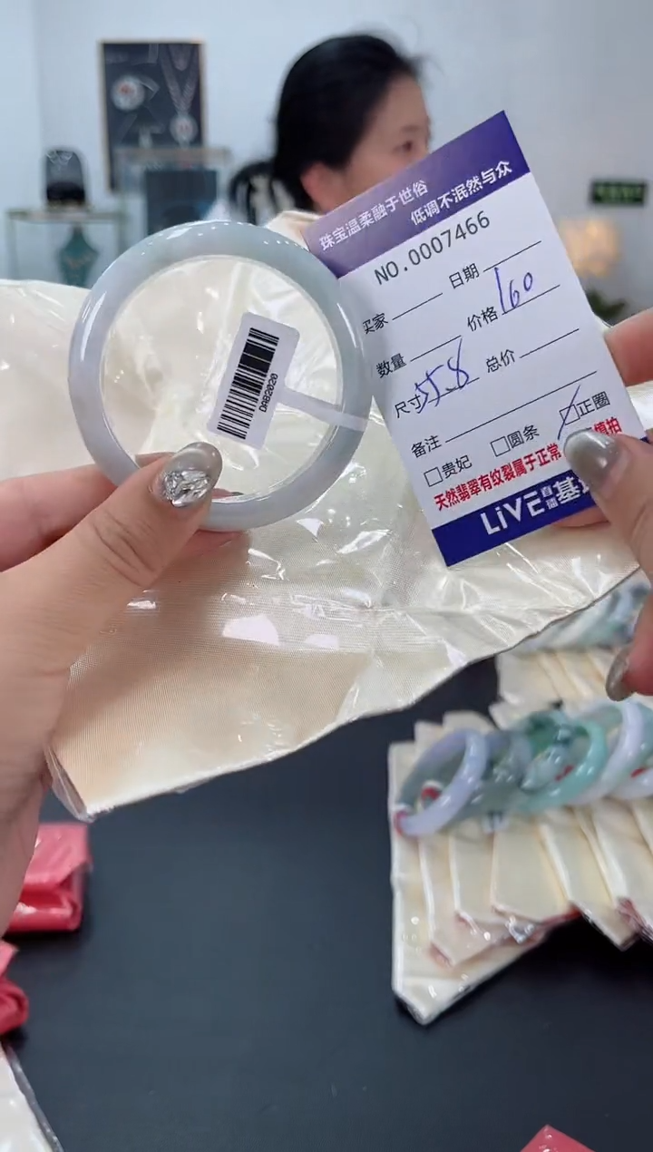 【闪购商品】翡翠手镯未镶嵌天然翡翠A货