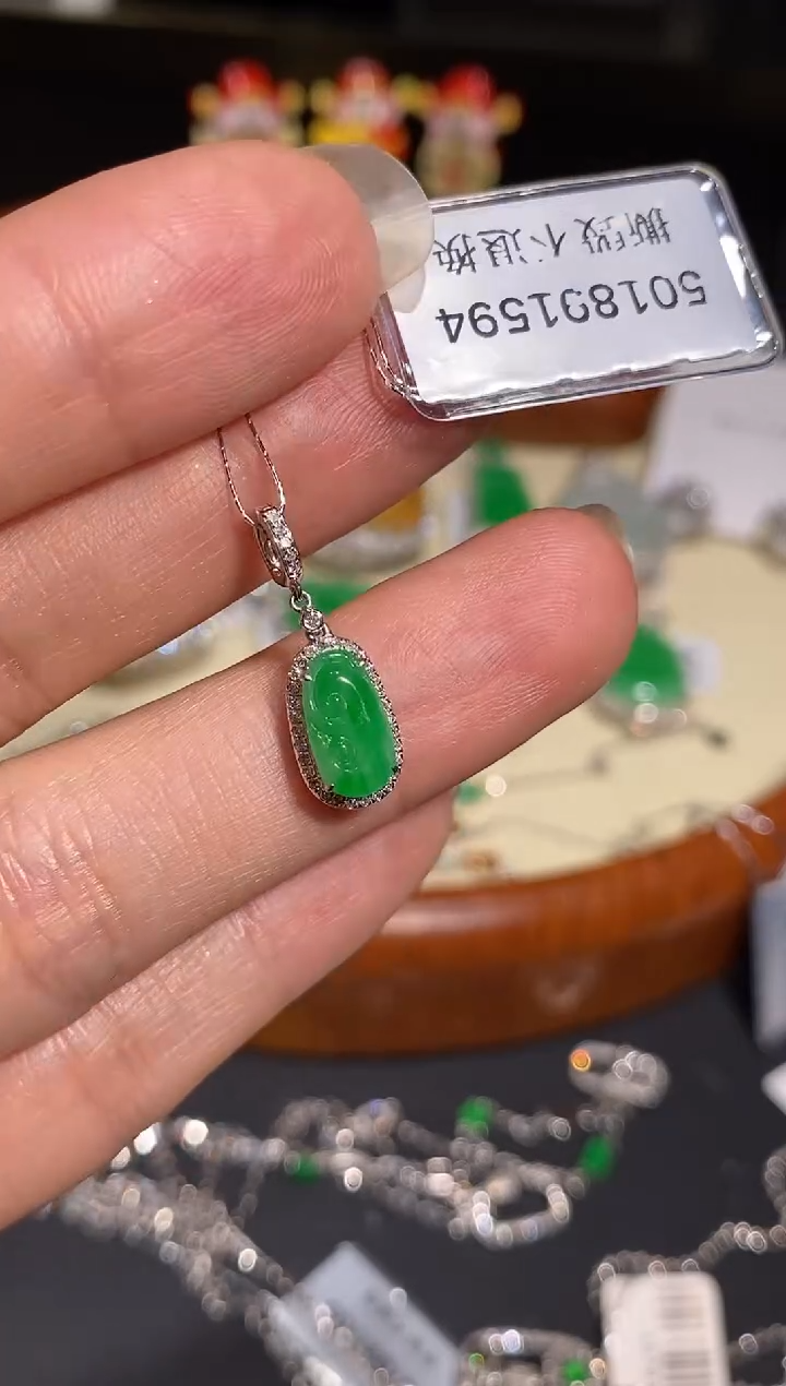 【闪购商品】翡翠吊坠(不含链)18K金镶嵌吊坠