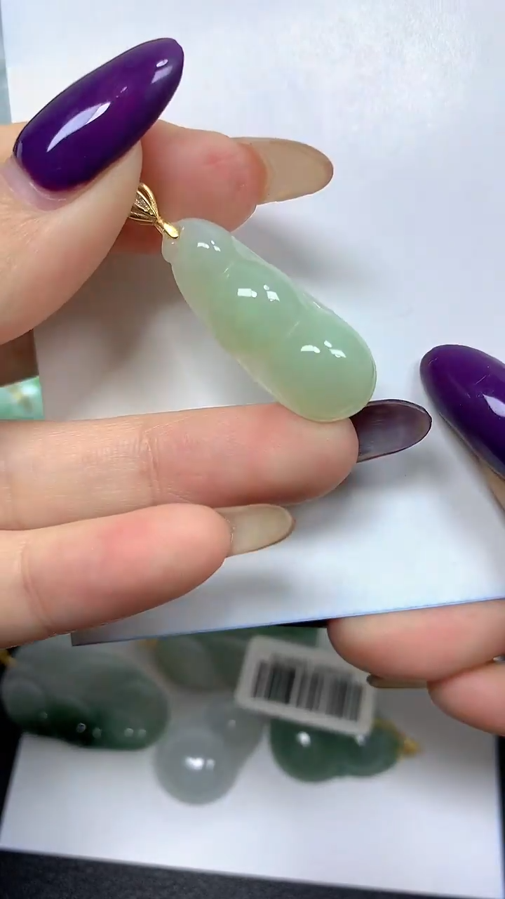 颈饰未镶嵌翡翠 