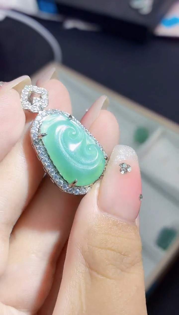 翡翠合金颈饰多样性发其一