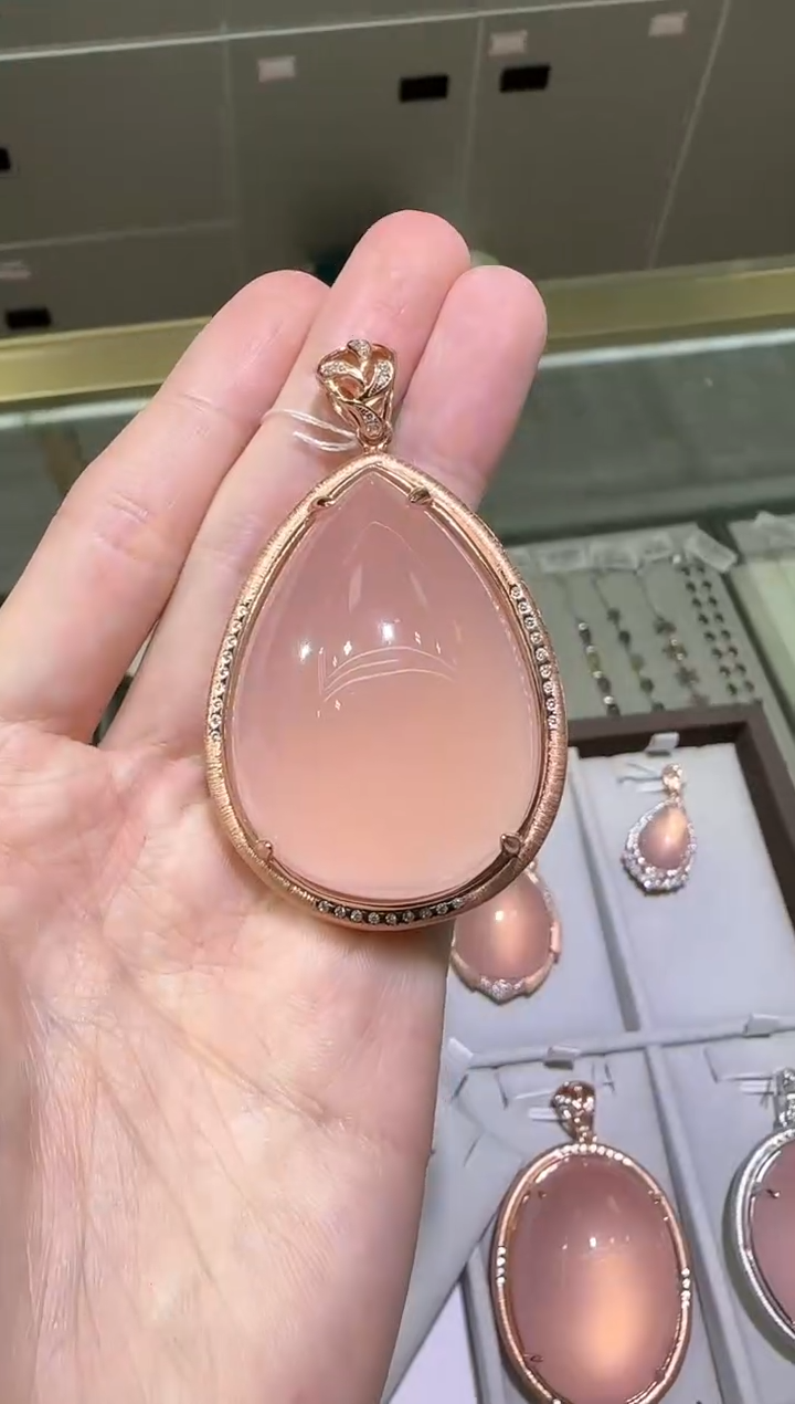 【闪购商品】芙蓉石颈饰银S925镶嵌33*47mm星光粉水晶高级款