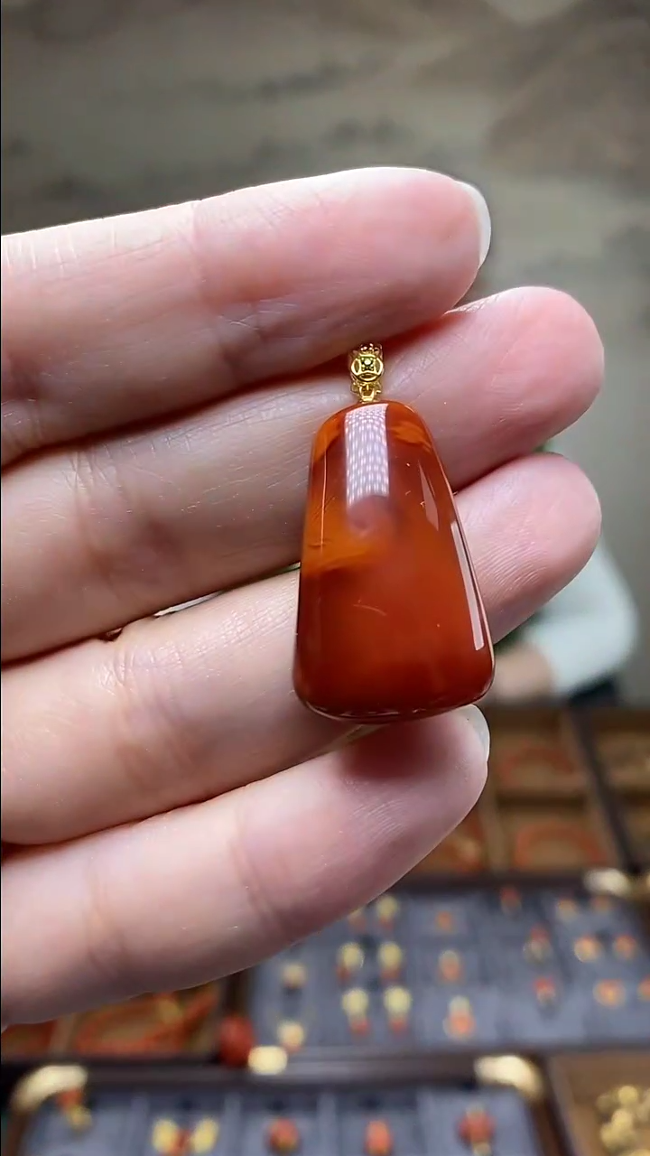 吊坠(不含链)18K金镶嵌南红玛瑙G10058