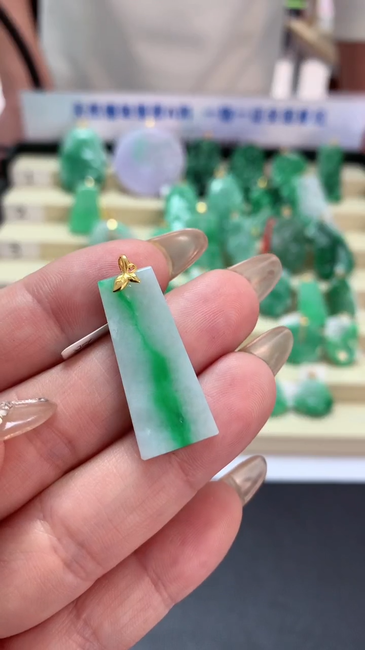 【闪购商品】翡翠吊坠(不含链)18K金镶嵌挂件