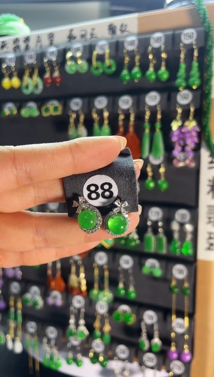 【闪购商品】翡翠耳饰银S925镶嵌88...