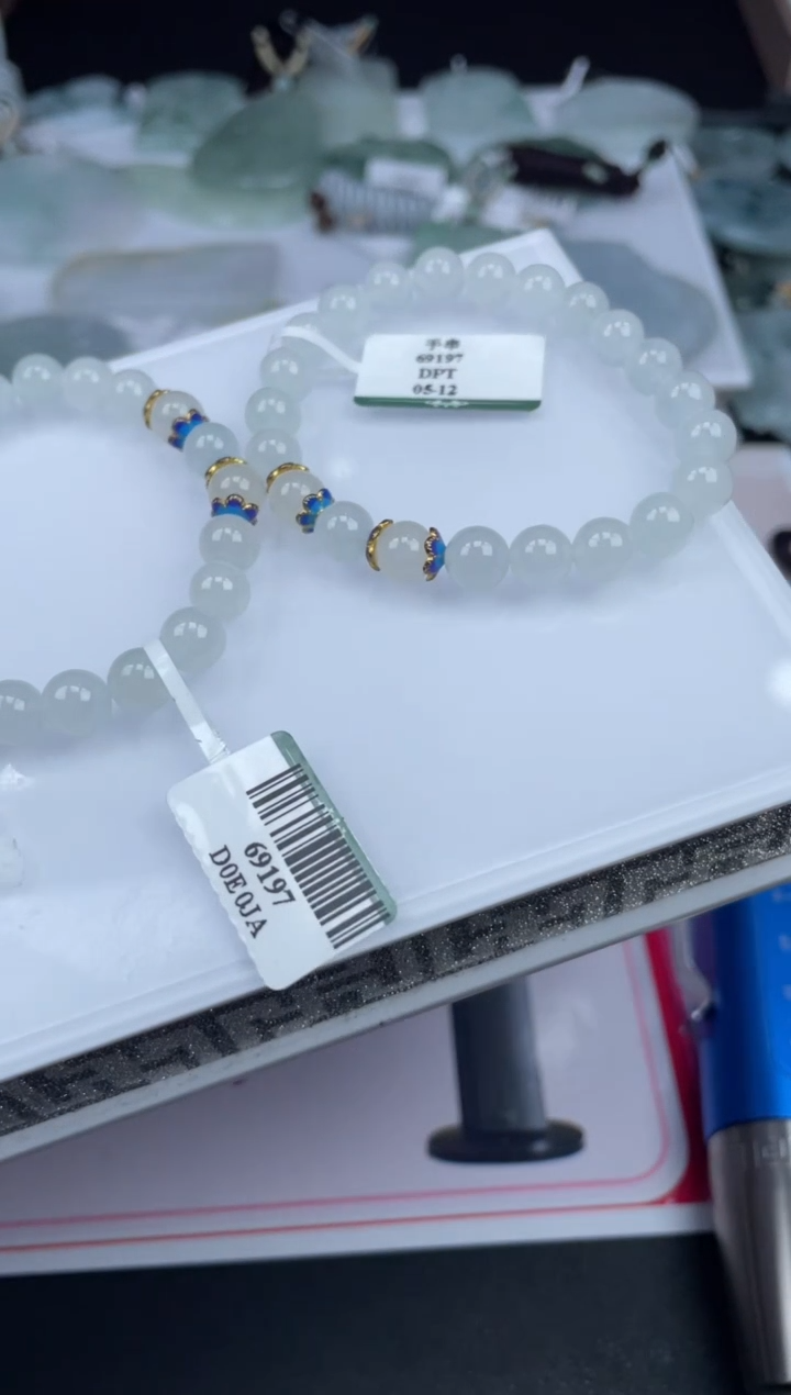 【闪购商品】定制翡翠未镶嵌-17HDJT0129386多样性发其一