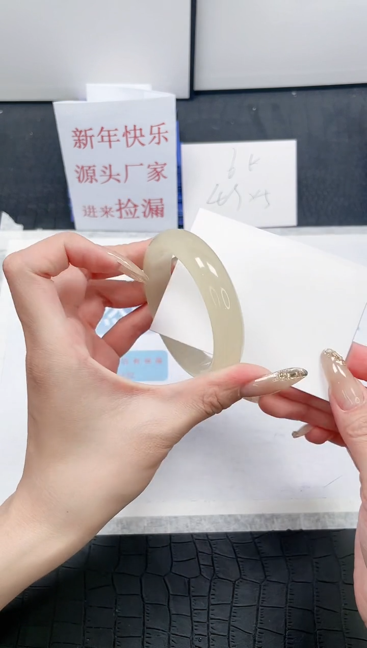 【闪购商品】石英质玉手镯未镶嵌Y56-56