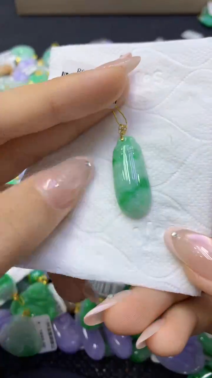 颈饰18K金镶嵌翡翠天然缅甸翡翠A货