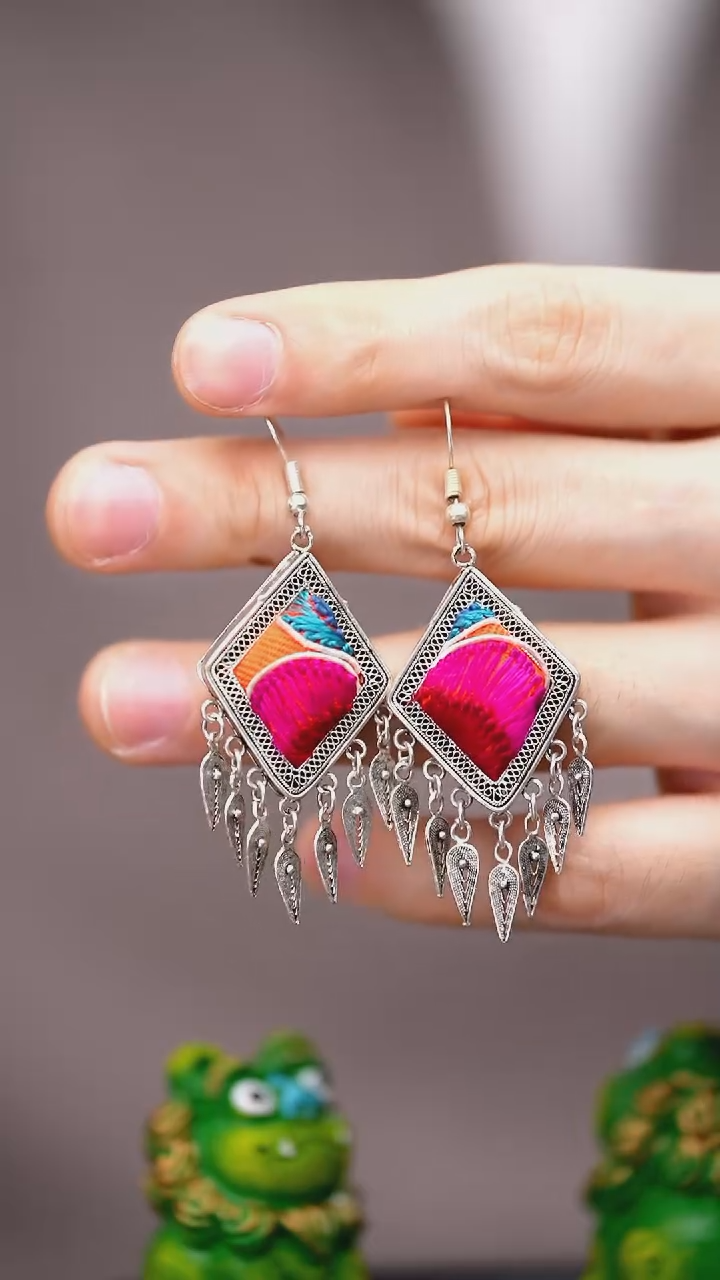 【闪购商品】刺绣黔东南苗族刺绣A705