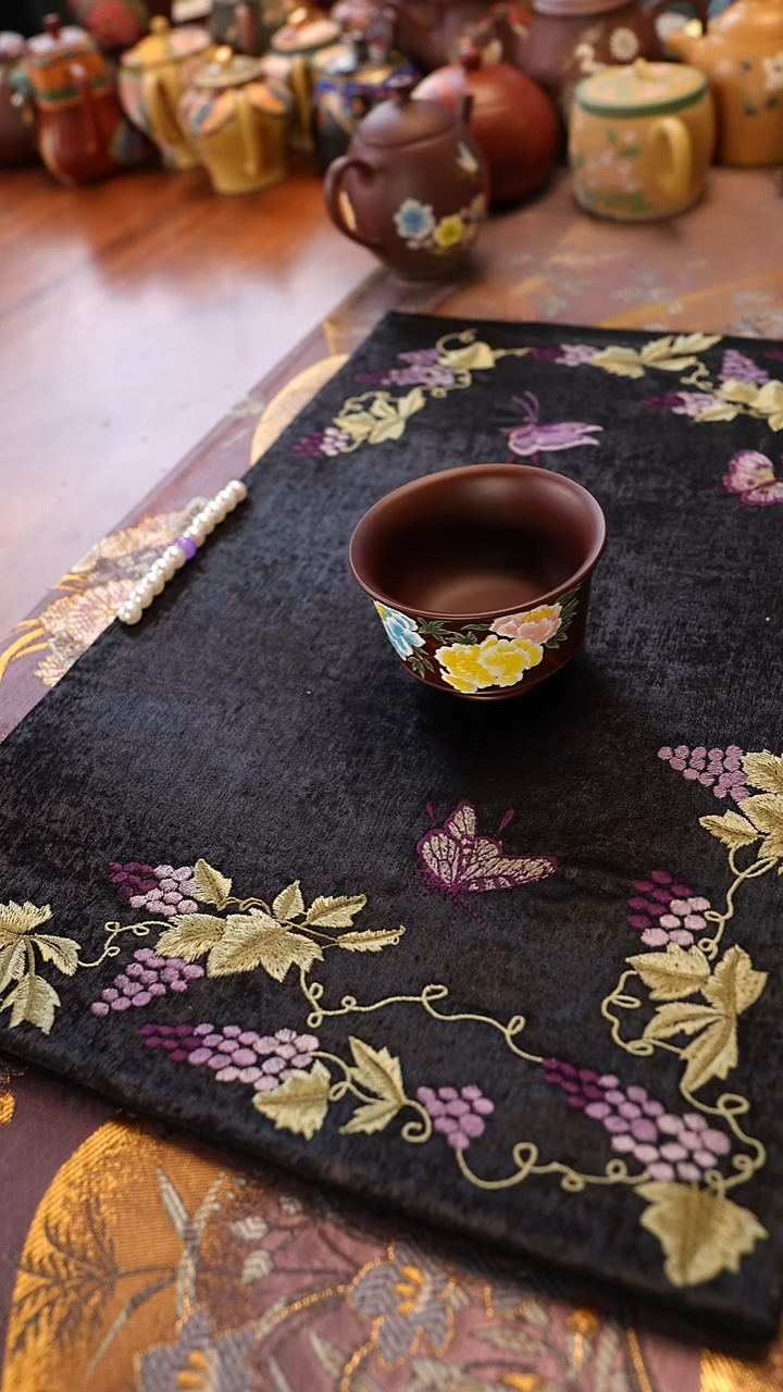 紫砂茶宠紫朱泥马蹄杯 牡丹