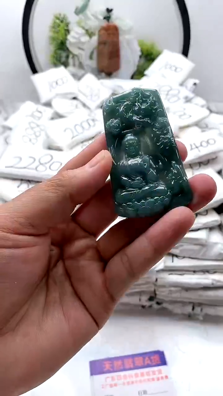 翡翠未镶嵌颈饰阿弥陀佛