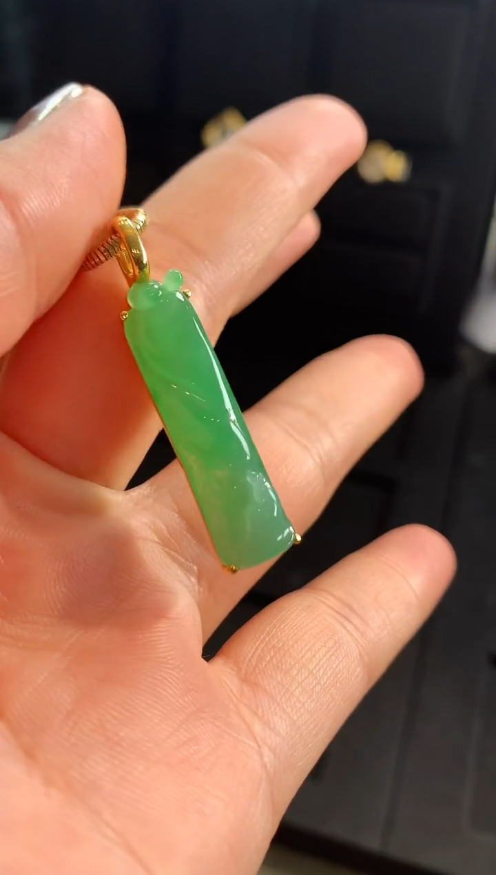 【闪购商品】翡翠吊坠(不含链)18K金镶嵌吊坠