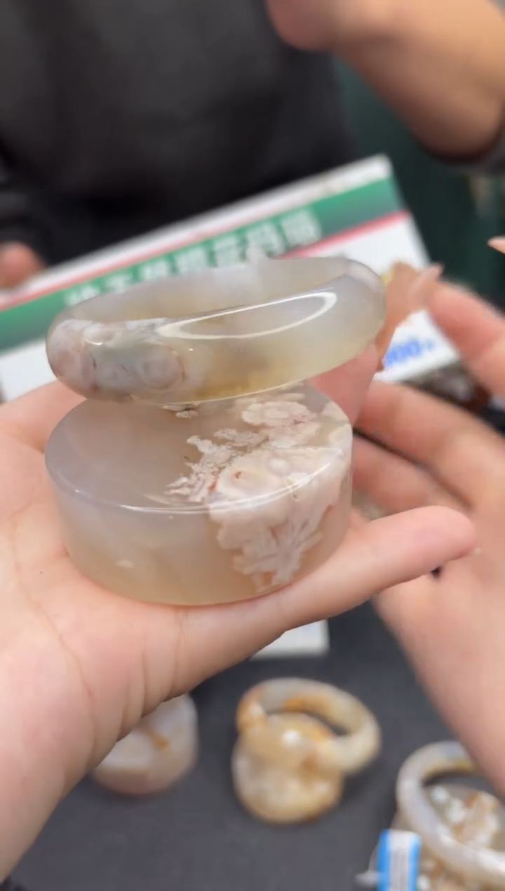 【闪购商品】石英质玉手镯未镶嵌600（56圈赠送镯心）