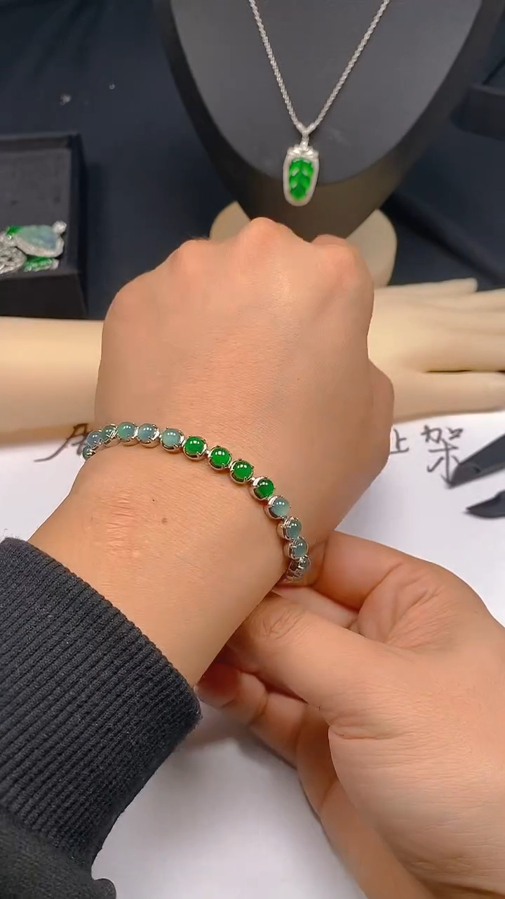 【闪购商品】翡翠手链未镶嵌天然A货玉石随机多样性发货