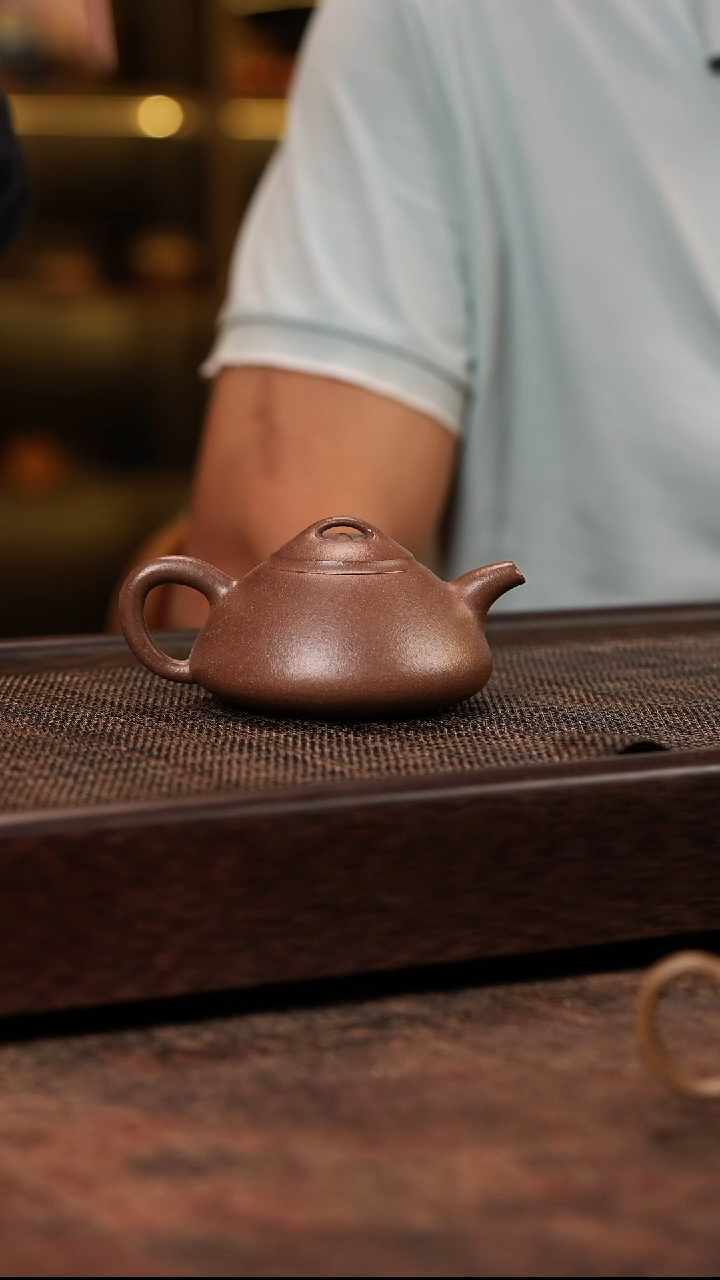 茶壶紫砂沉香段牛盖石瓢