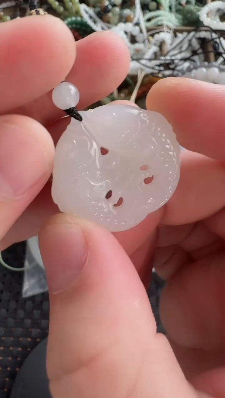 和田玉未镶嵌颈饰双鱼