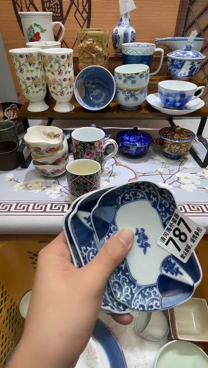 摆件凹*曼瓷片瓷片瓷片