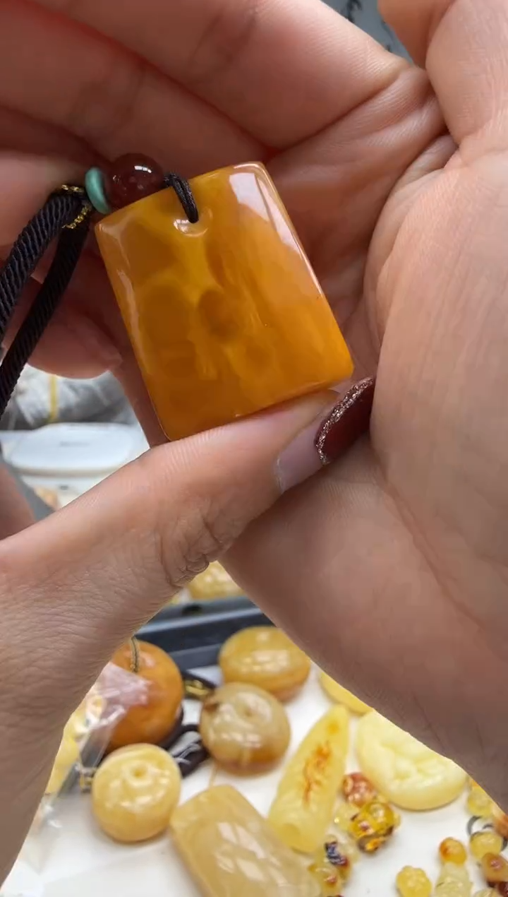 未镶嵌琥珀裸石挂坠