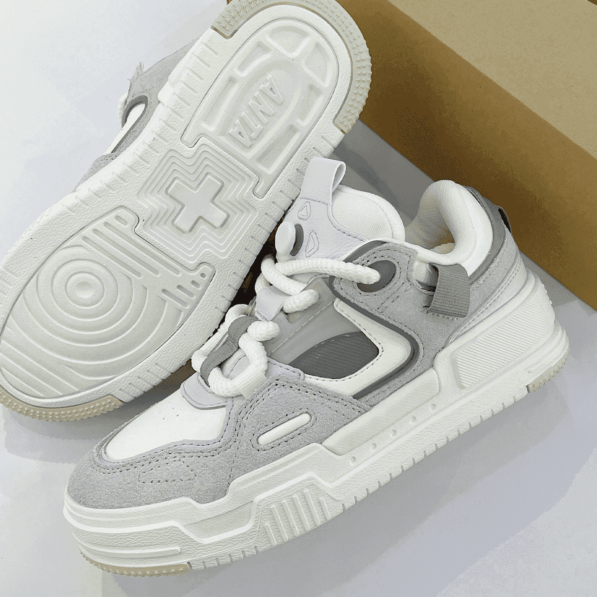 安踏凹凸板鞋男鞋百搭舒适潮流时尚运动休闲情侣潮鞋112518021R