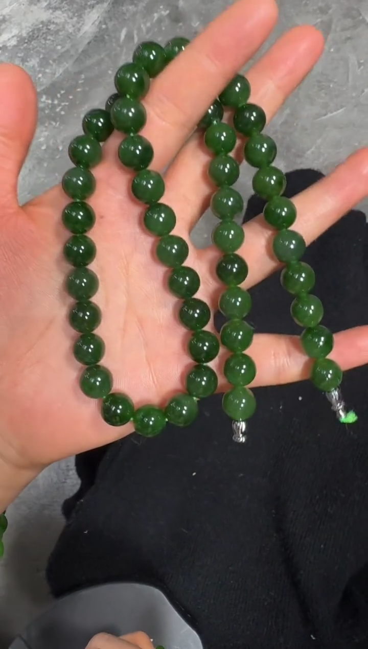 项链未镶嵌和田玉（碧玉）俄老料辣阳绿10m项链微黑点
