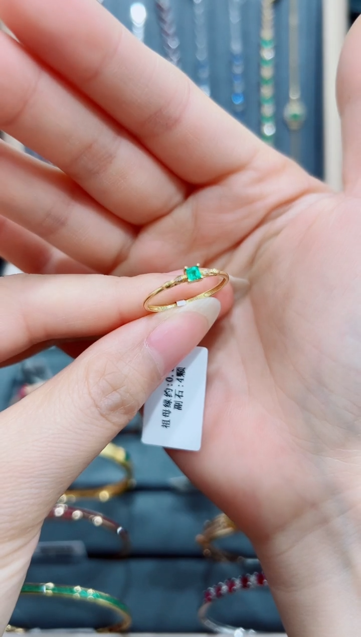 【闪购商品】祖母绿戒指18K金镶嵌.