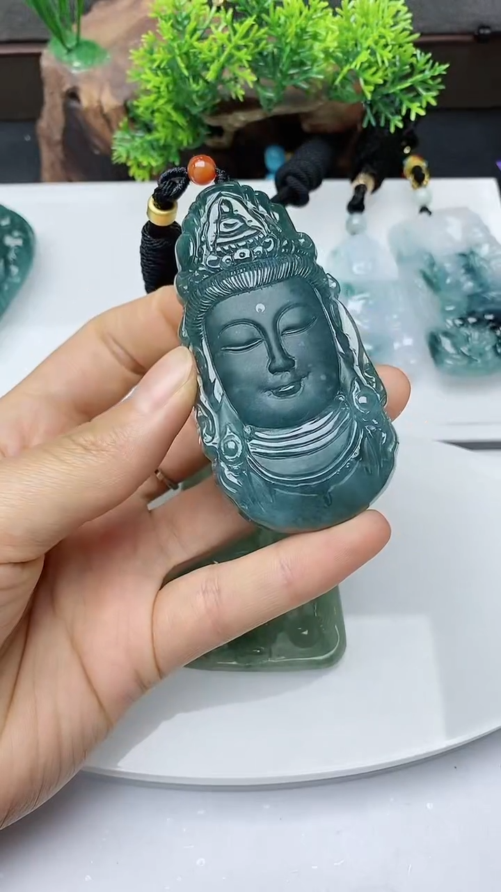 【闪购商品】翡翠颈饰未镶嵌        
