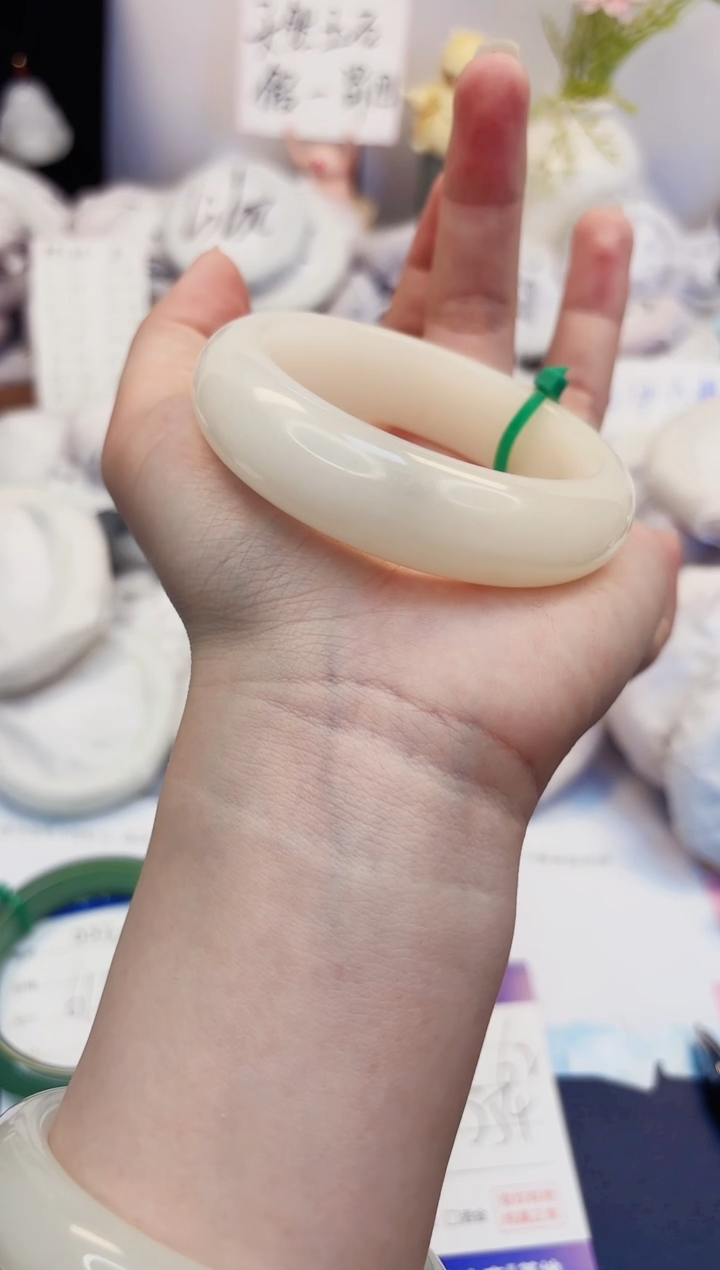 【闪购商品】石英质玉手镯未镶嵌38-财气镯-圈口55