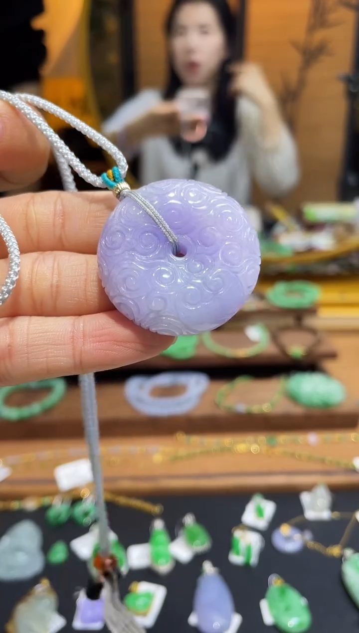 颈饰未镶嵌翡翠平安扣