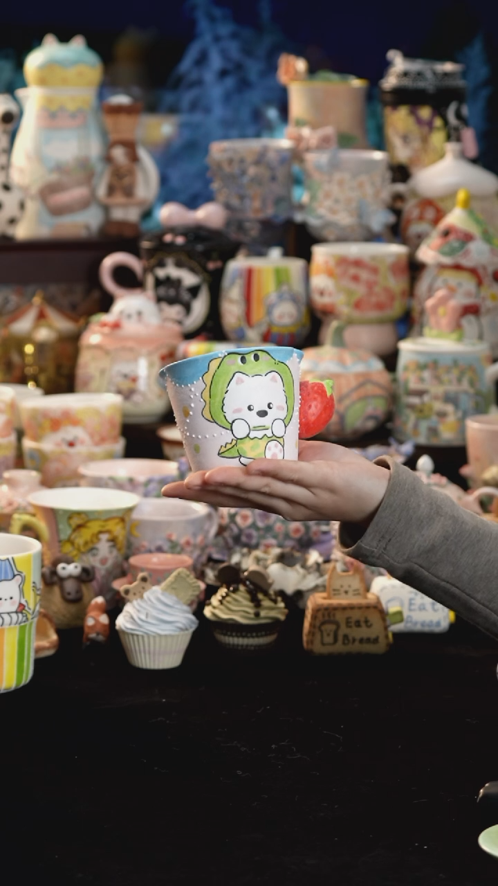 摆件陶景德镇釉下彩手绘设计师款陶瓷