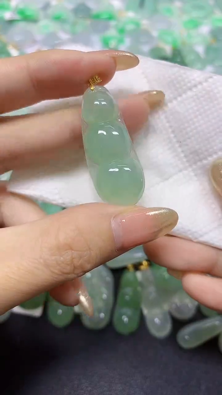 颈饰18K金镶嵌翡翠1