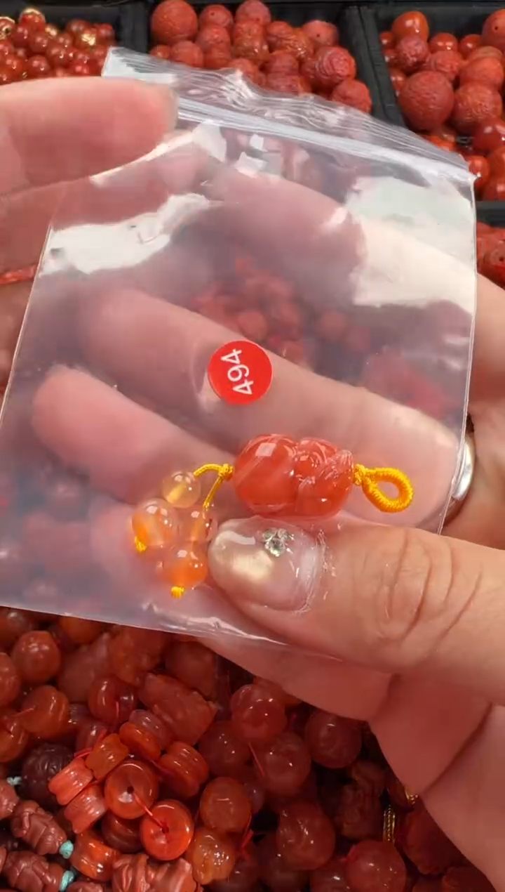 南红玛瑙未镶嵌颈饰1