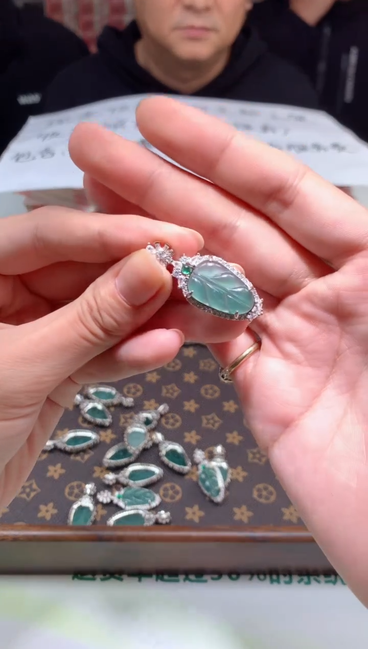 【闪购商品】翡翠颈饰未镶嵌天然A货翡翠-多样性发货