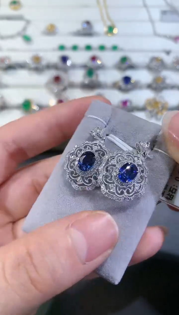 【闪购商品】蓝宝石吊坠18K金镶嵌S14|8500多样性发其一