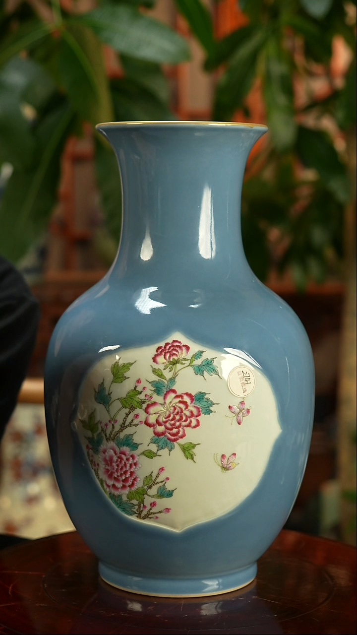 其他瓷粉彩赏瓶一只