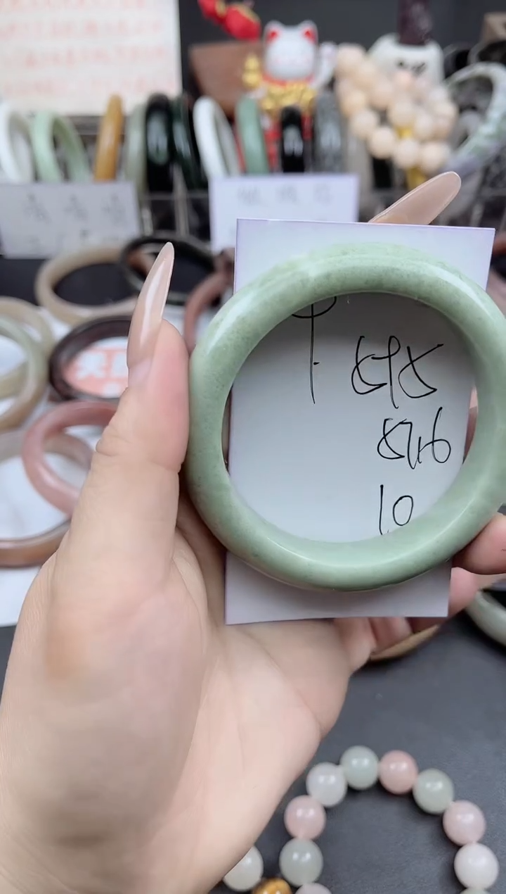 未镶嵌手镯石英质玉595