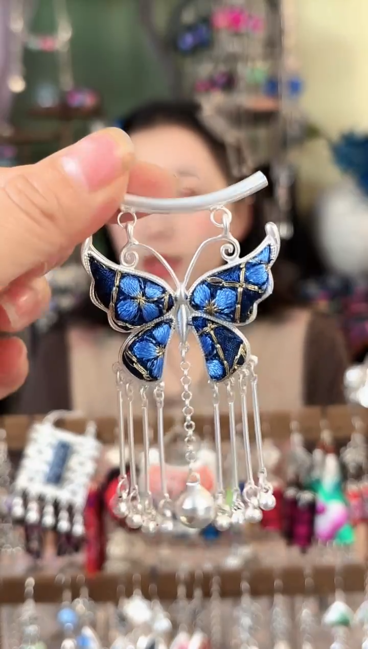 彩云南阁非遗老绣苗银饰品102