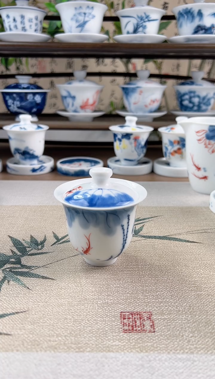 微瑕线条莲美人备盖碗