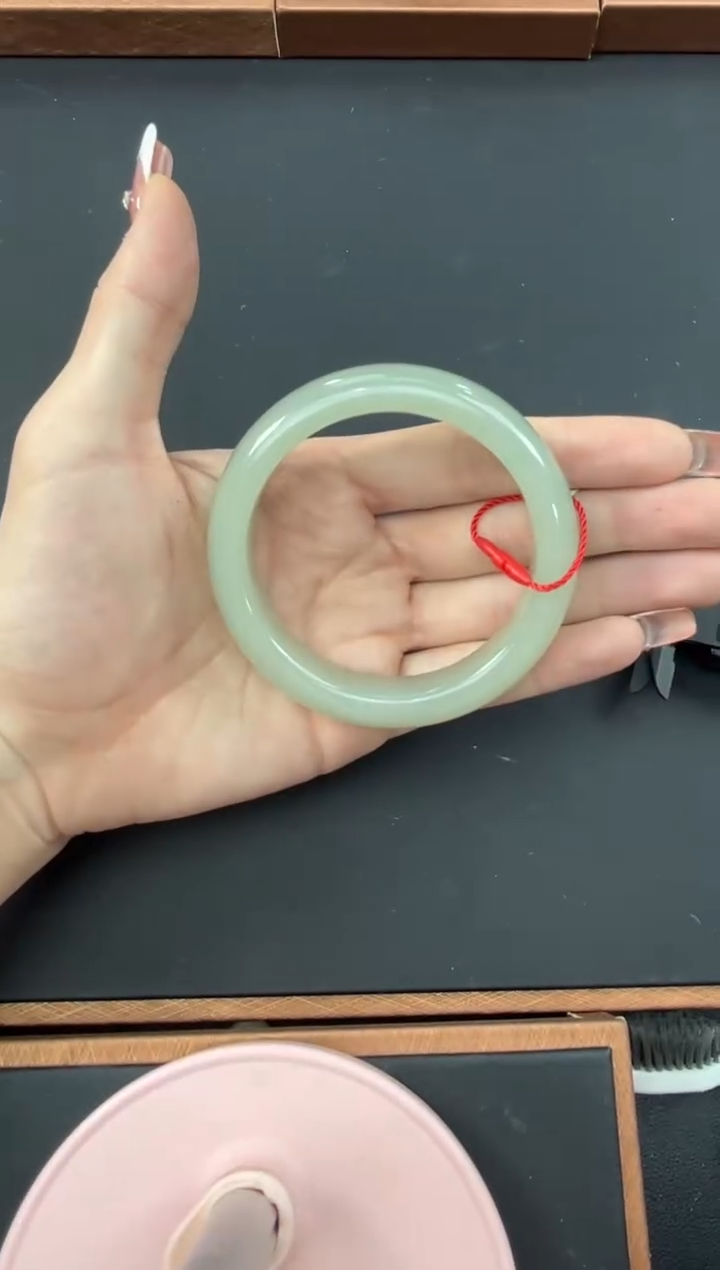 【闪购商品】和田玉手镯未镶嵌且末微色差近矿57+手镯