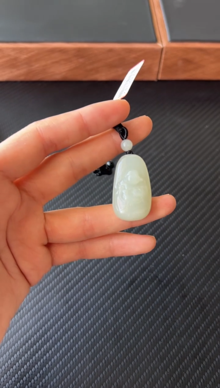 【闪购商品】和田玉吊坠(赠链)未镶嵌且末微色差近矿