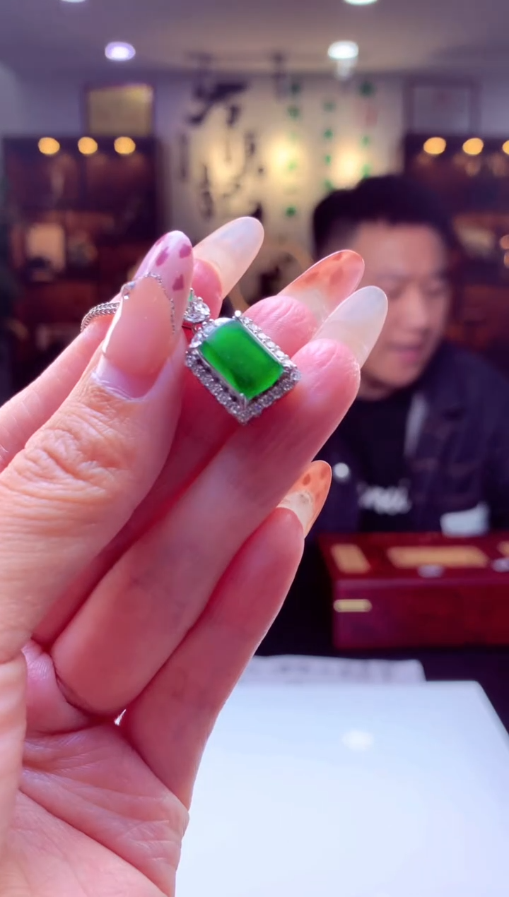 【闪购商品】定制翡翠未镶嵌挂件发货（拍一发一）