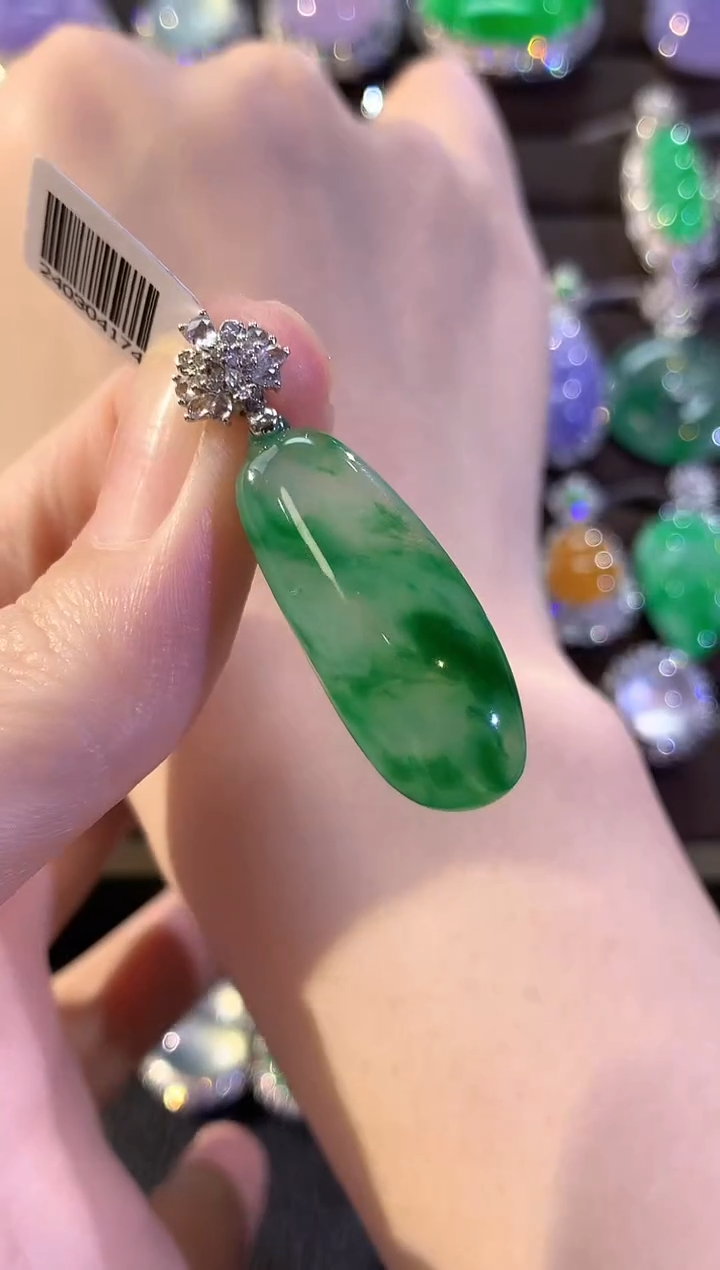 吊坠(不含链)18K金镶嵌翡翠冬日珠宝E22