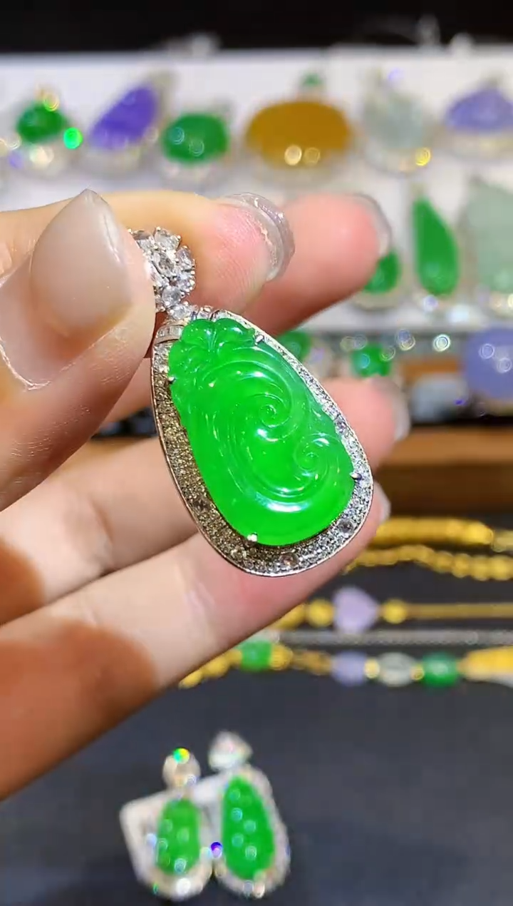 翡翠18K金镶嵌吊坠(不含链)多样性发其一