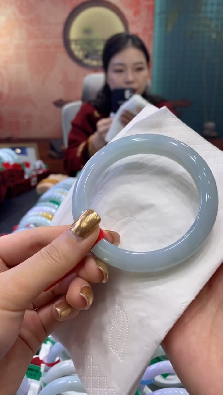 【闪购商品】翡翠手镯未镶嵌多人03849