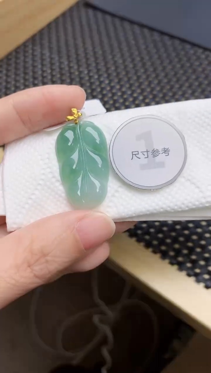 颈饰18K金镶嵌翡翠天然缅甸A货翡翠