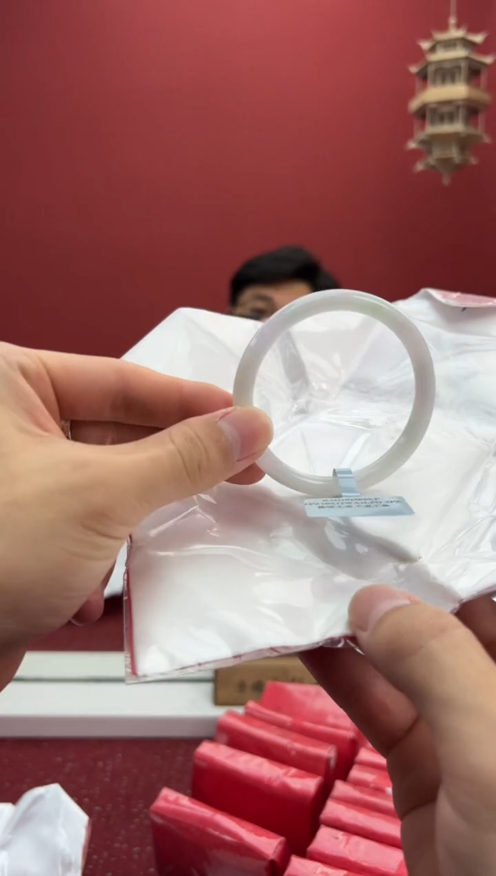 【闪购商品】翡翠手镯（圆镯）未镶嵌10手镯