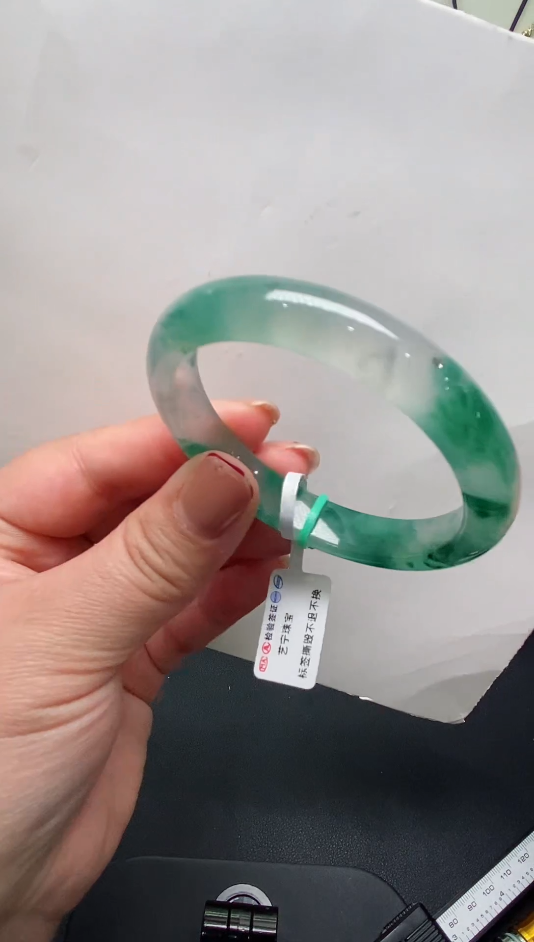 【闪购商品】石英质玉手镯未镶嵌高冰飘花非洲翠43